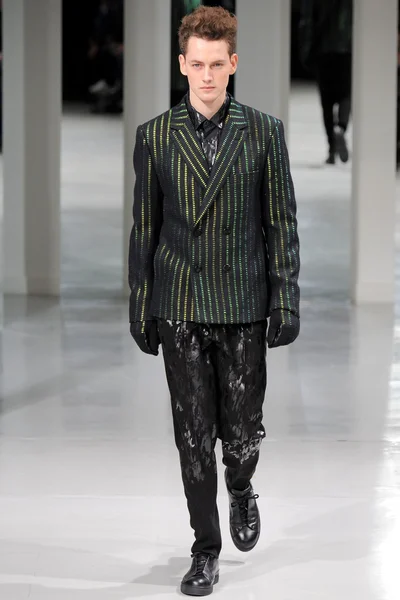 Look 28